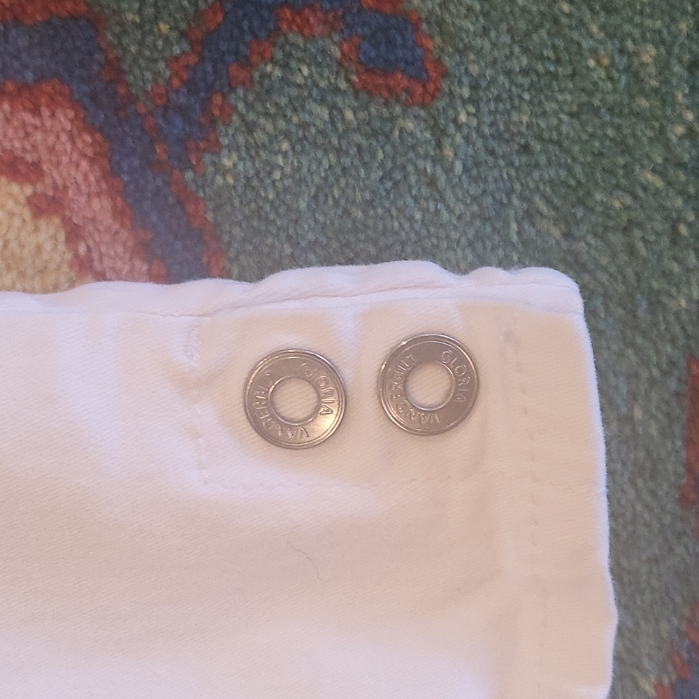 Gloria Vanderbilt shorts, white, Size 8 - Picture 4 of 4